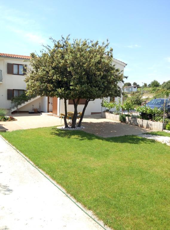 Apartments Villa Flora Rogoznica  Extérieur photo