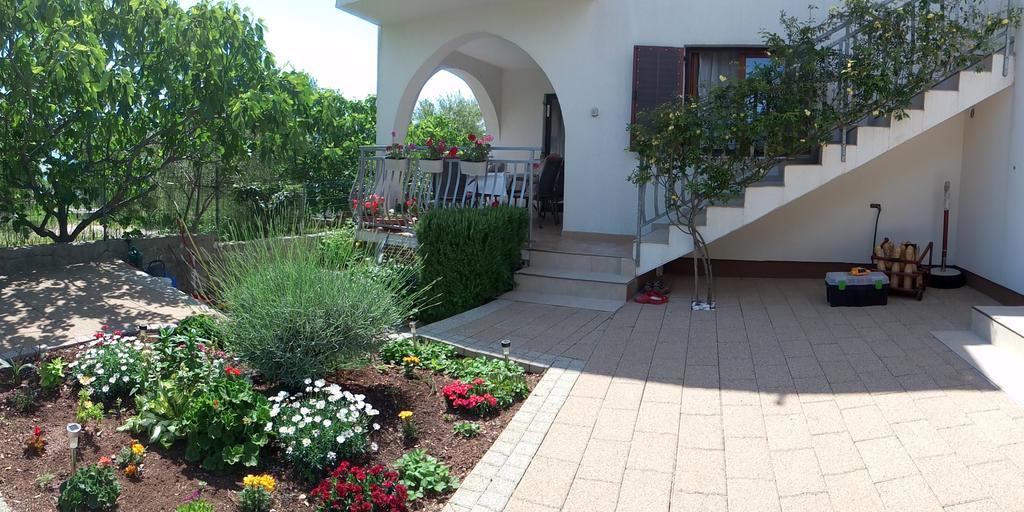 Apartments Villa Flora Rogoznica  Extérieur photo